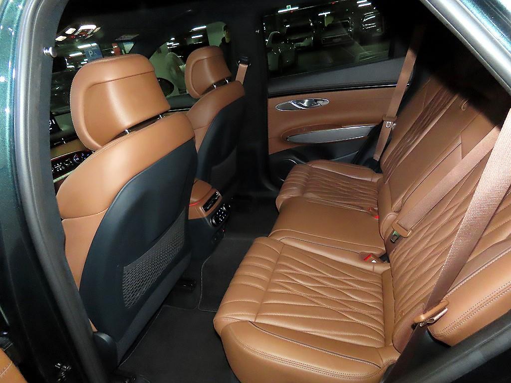 Genesis GV70 - Vista 7