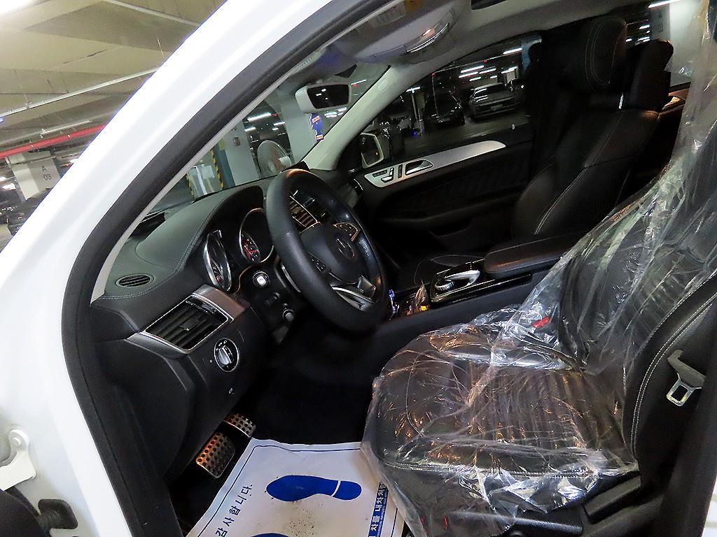 Mercedes Benz GLE Class - Vista 6