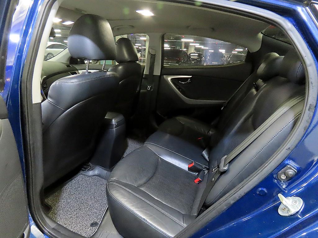 HYUNDAI Avante - Vista 7