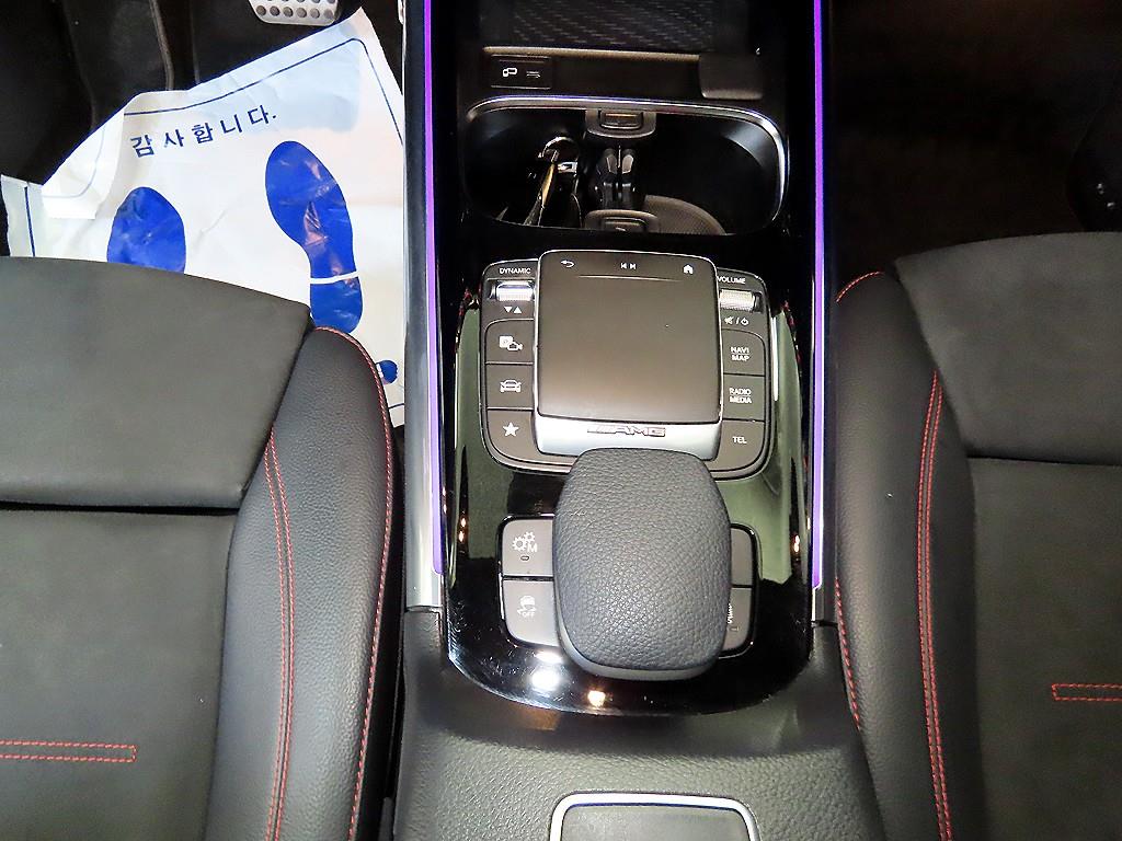 Mercedes Benz GLA Class - Vista 12