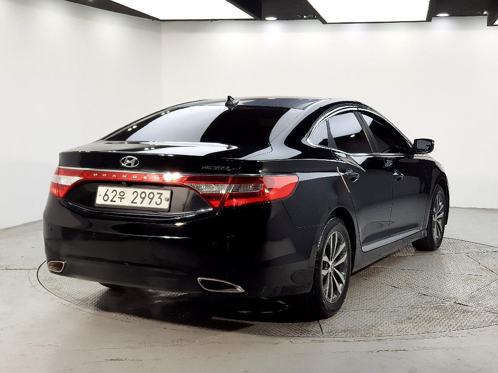 HYUNDAI Grandeur - Vista 4