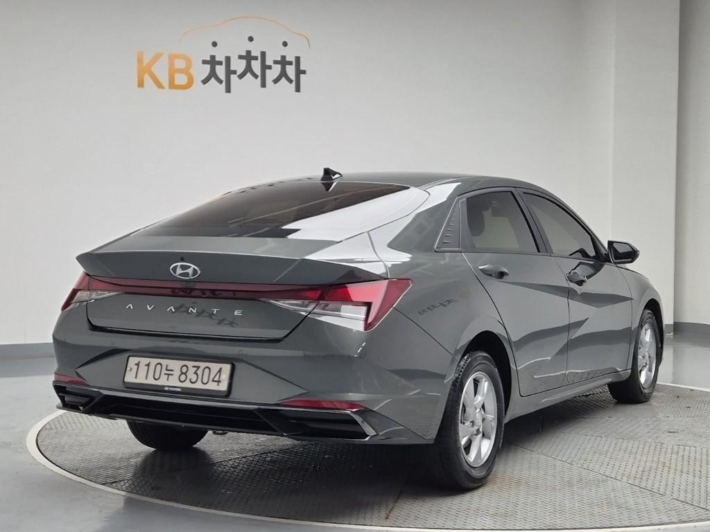 HYUNDAI Avante - Vista 3