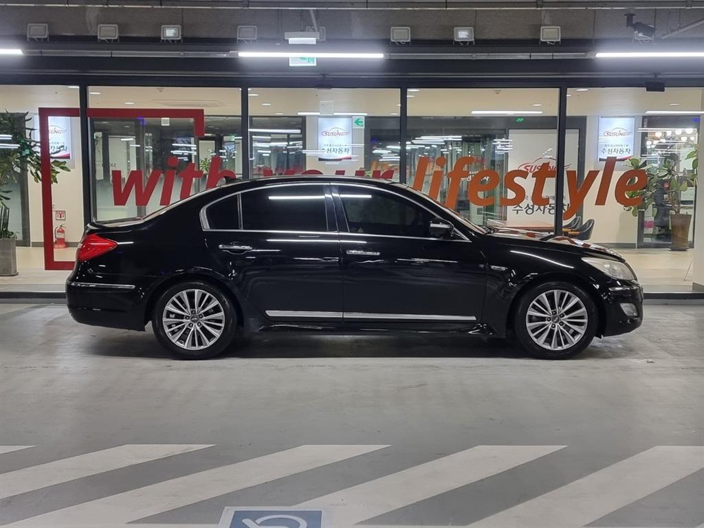 HYUNDAI Genesis - Vista 3