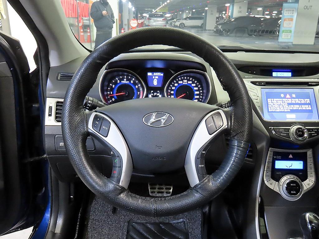 HYUNDAI Avante - Vista 8