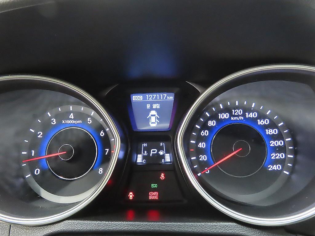 HYUNDAI Avante - Vista 11