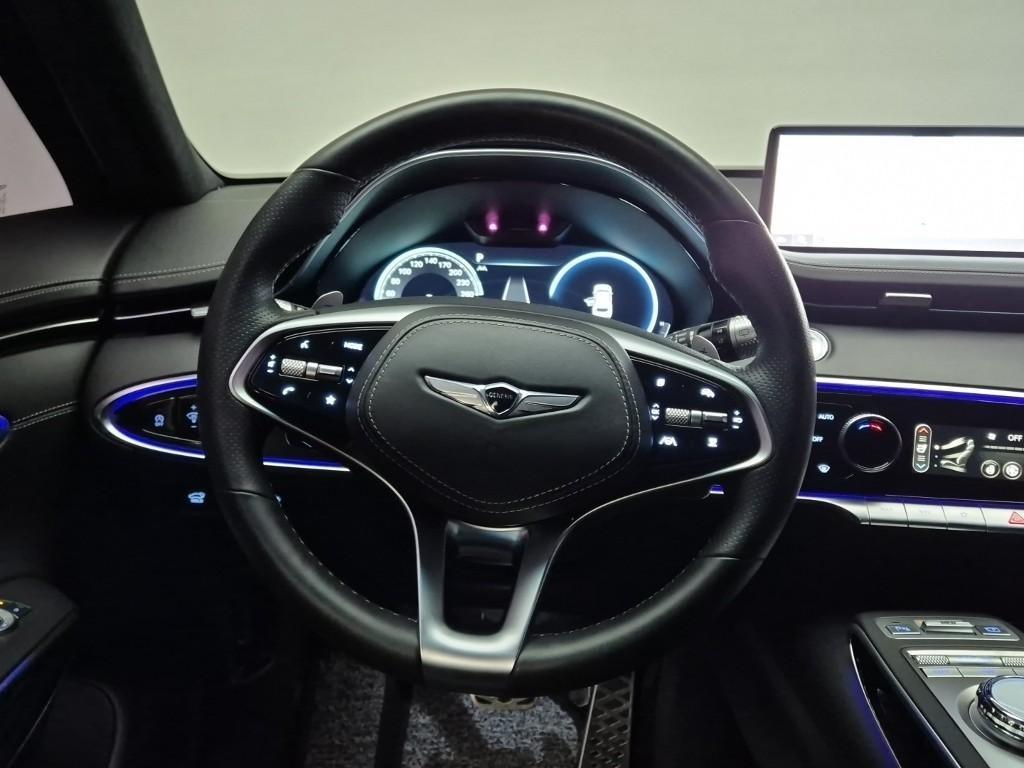 Genesis GV70 - Vista 9