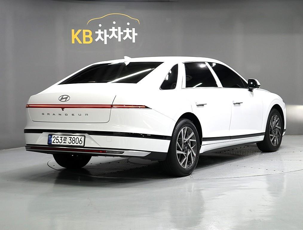 HYUNDAI Grandeur - Vista 3