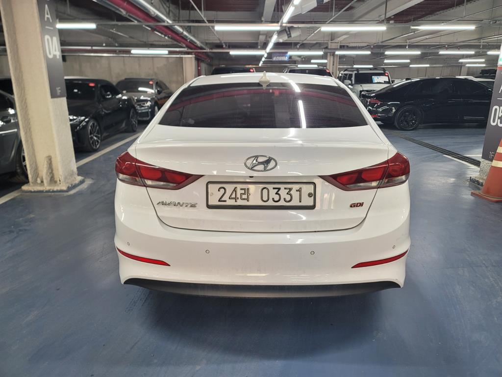 HYUNDAI Avante - Vista 4