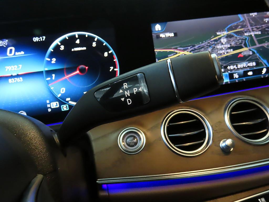 Mercedes Benz E class - Vista 12