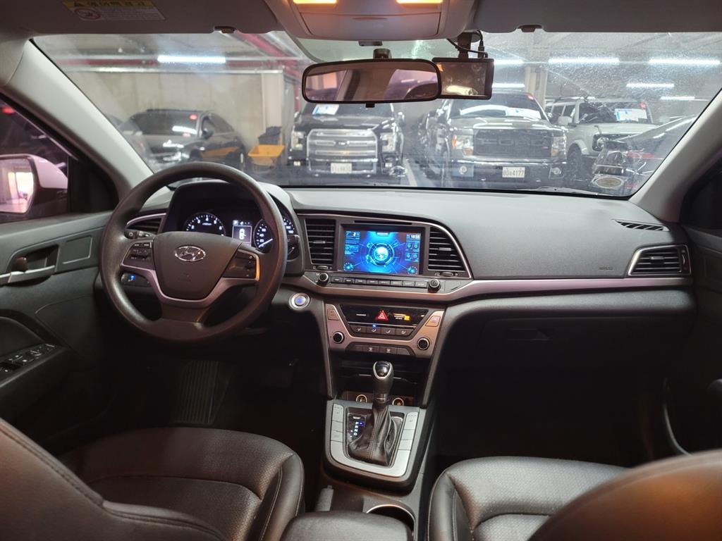 HYUNDAI Avante - Vista 6