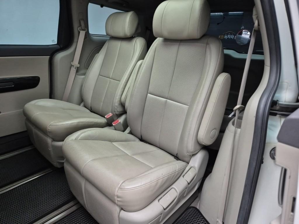 KIA Carnival - Vista 12