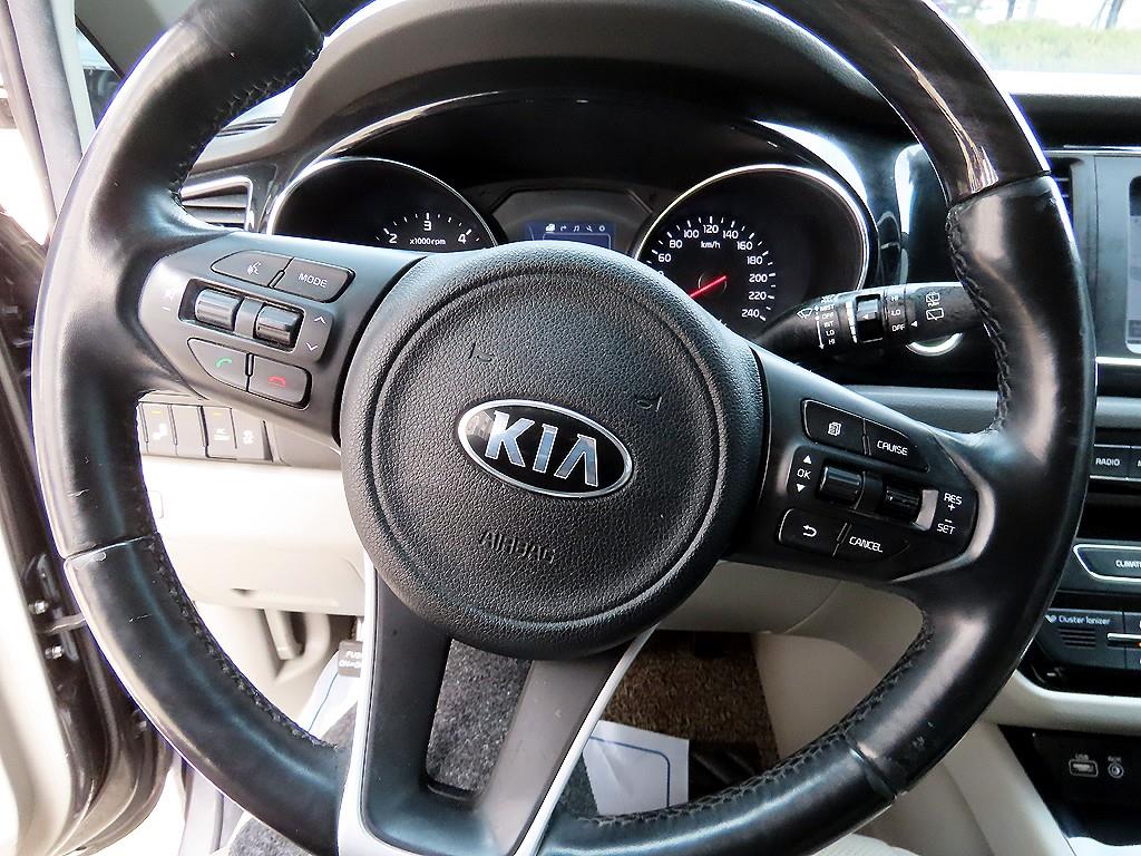 KIA Carnival - Vista 9