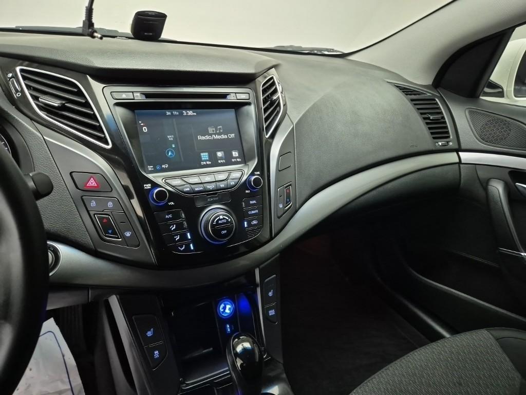 HYUNDAI i40 - Vista 10