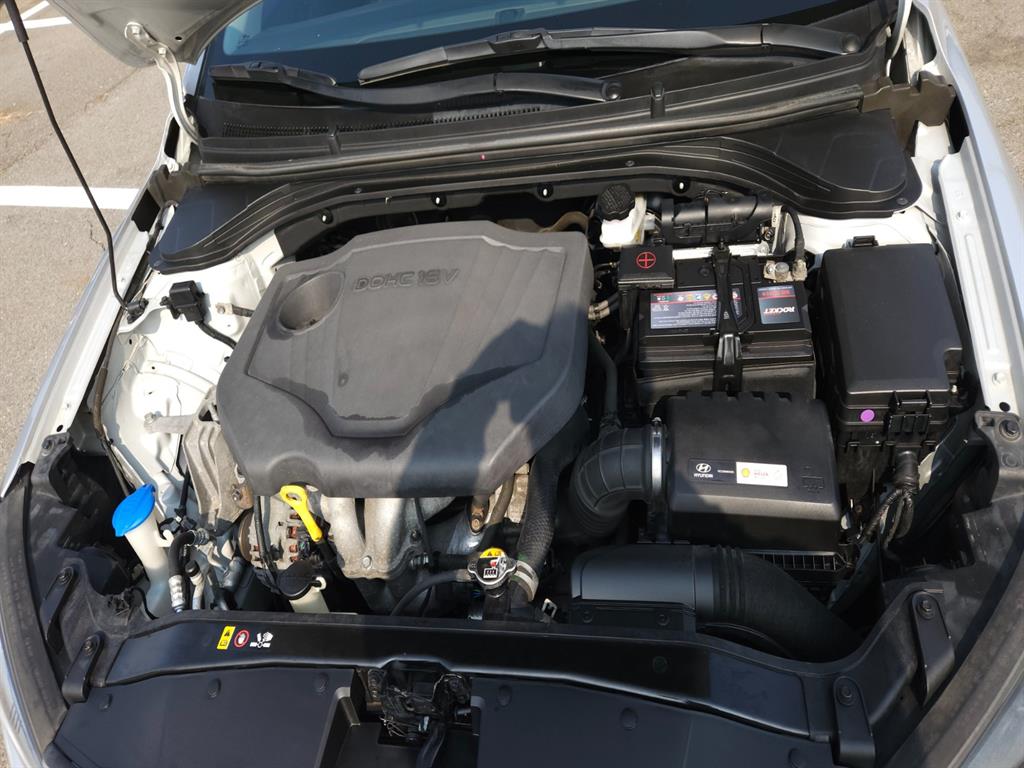 HYUNDAI Avante - Vista 6