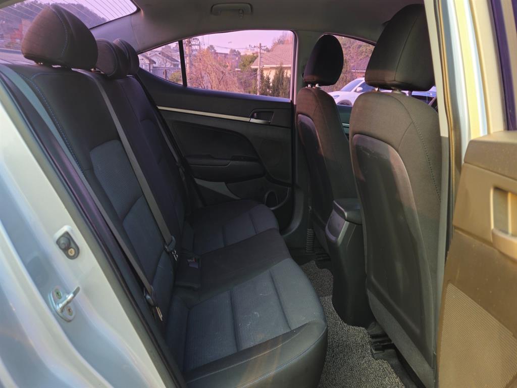 HYUNDAI Avante - Vista 11