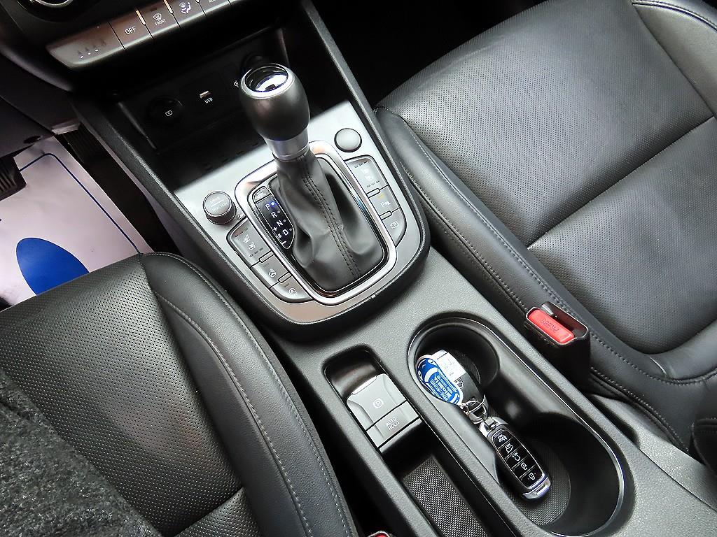 HYUNDAI Kona - Vista 11