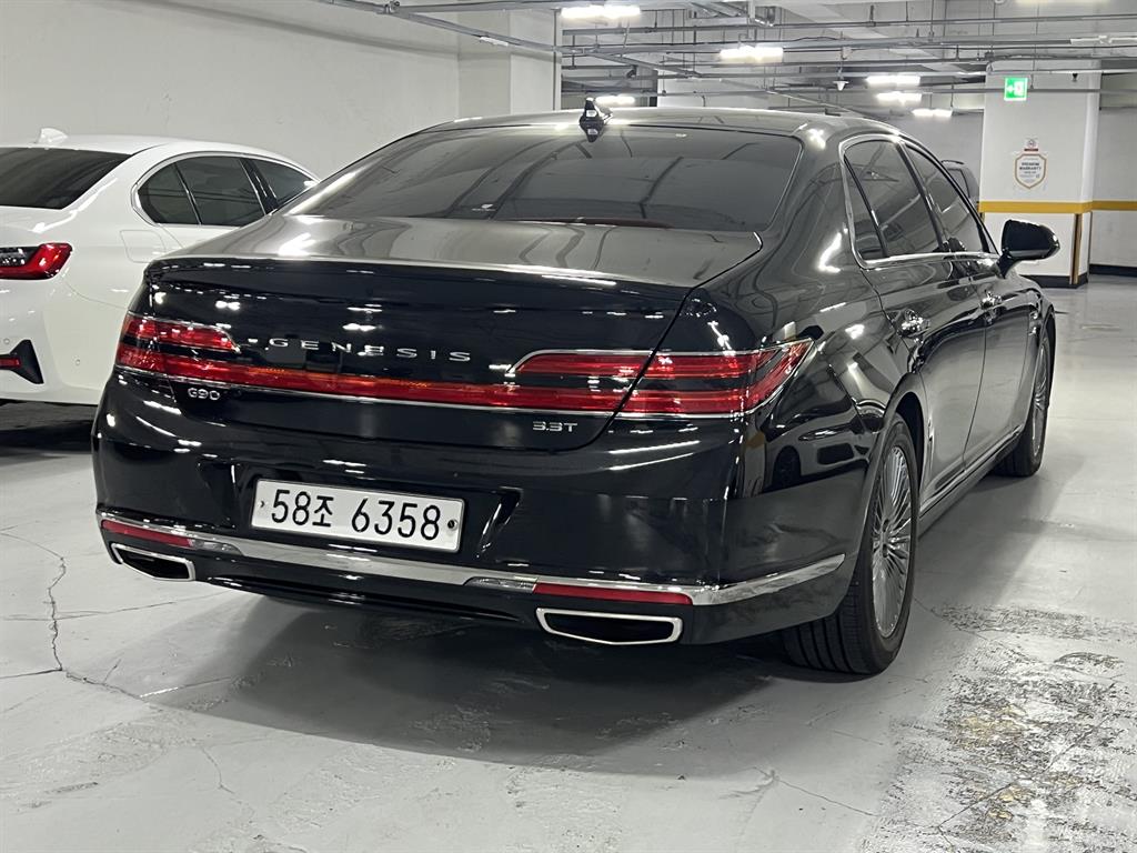 Genesis G90 - Vista 4