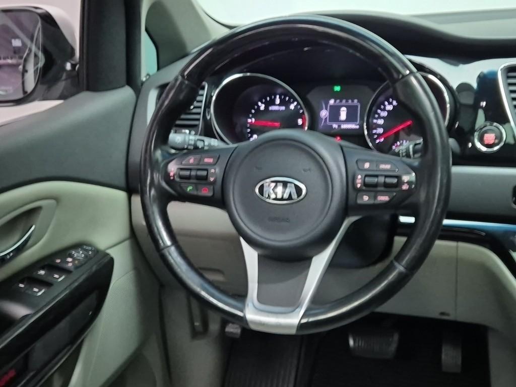 KIA Carnival - Vista 9