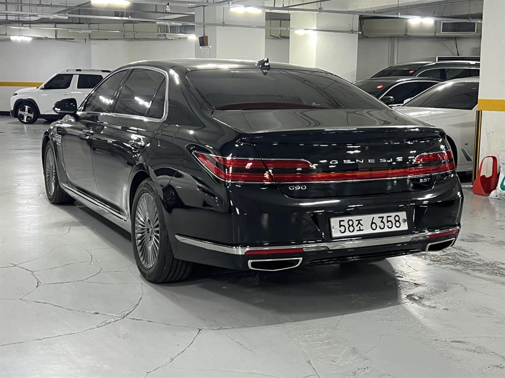 Genesis G90 - Vista 6