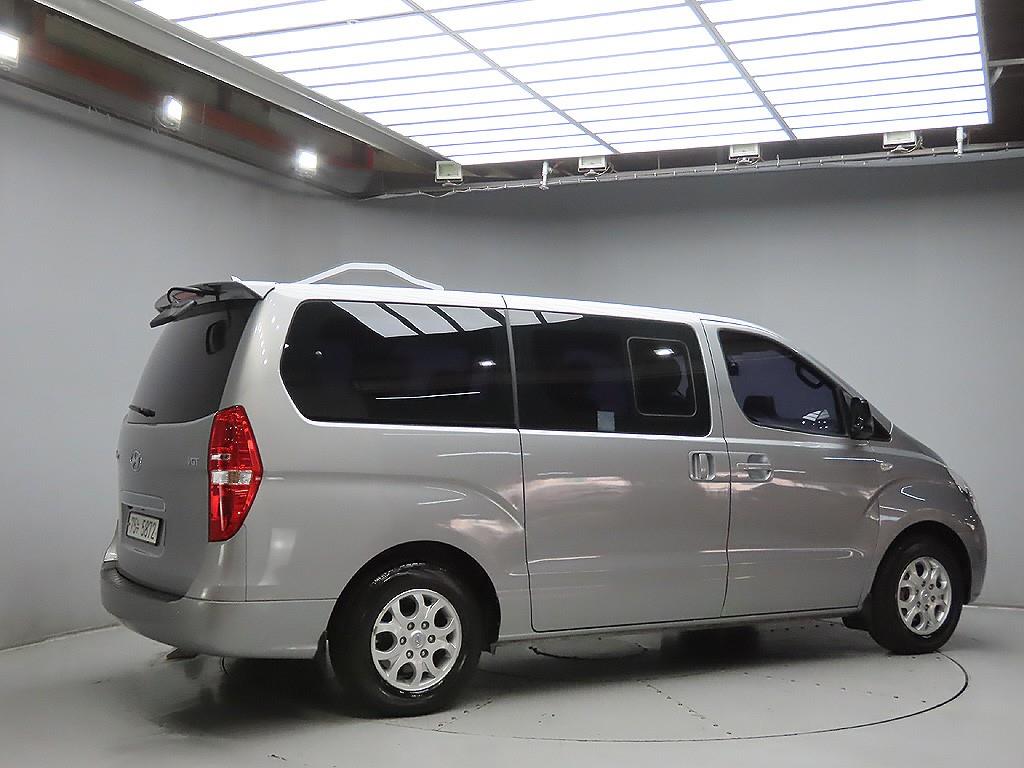 HYUNDAI Starex - Vista 7