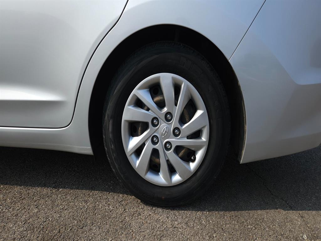 HYUNDAI Avante - Vista 5