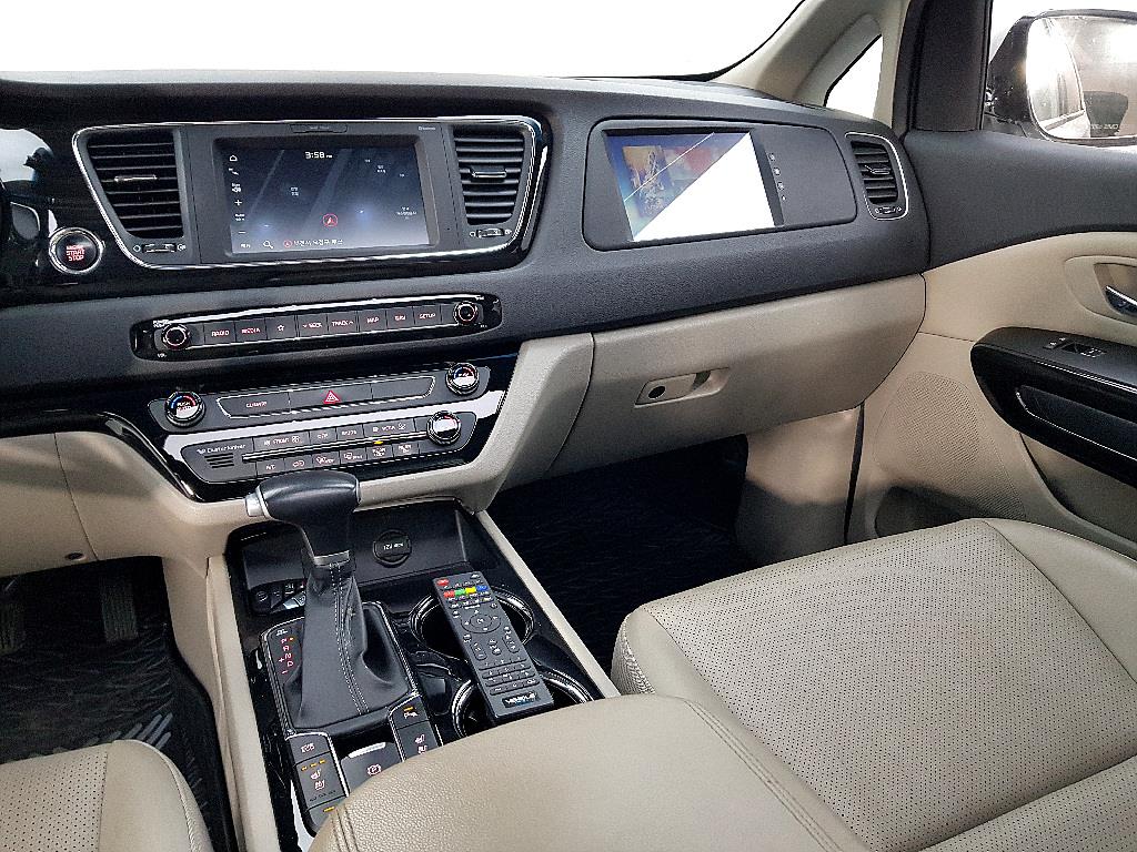 KIA Carnival - Vista 10