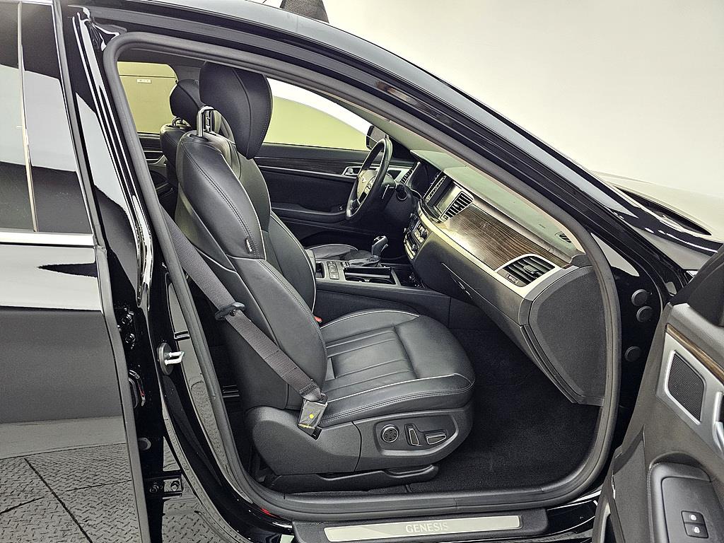 HYUNDAI Genesis - Vista 11