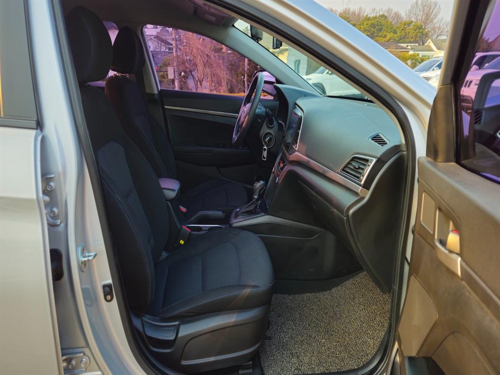 HYUNDAI Avante - Vista 12