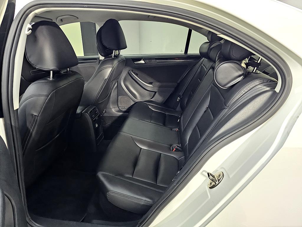 Volkswagen Jetta - Vista 9