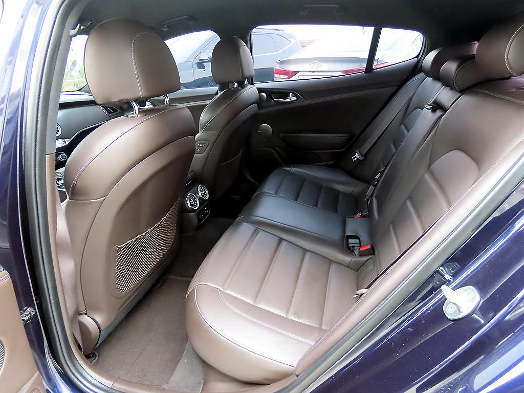 KIA Stinger - Vista 6