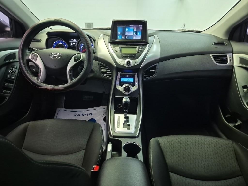 HYUNDAI Avante - Vista 7