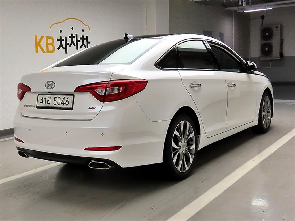 HYUNDAI Sonata - Vista 4