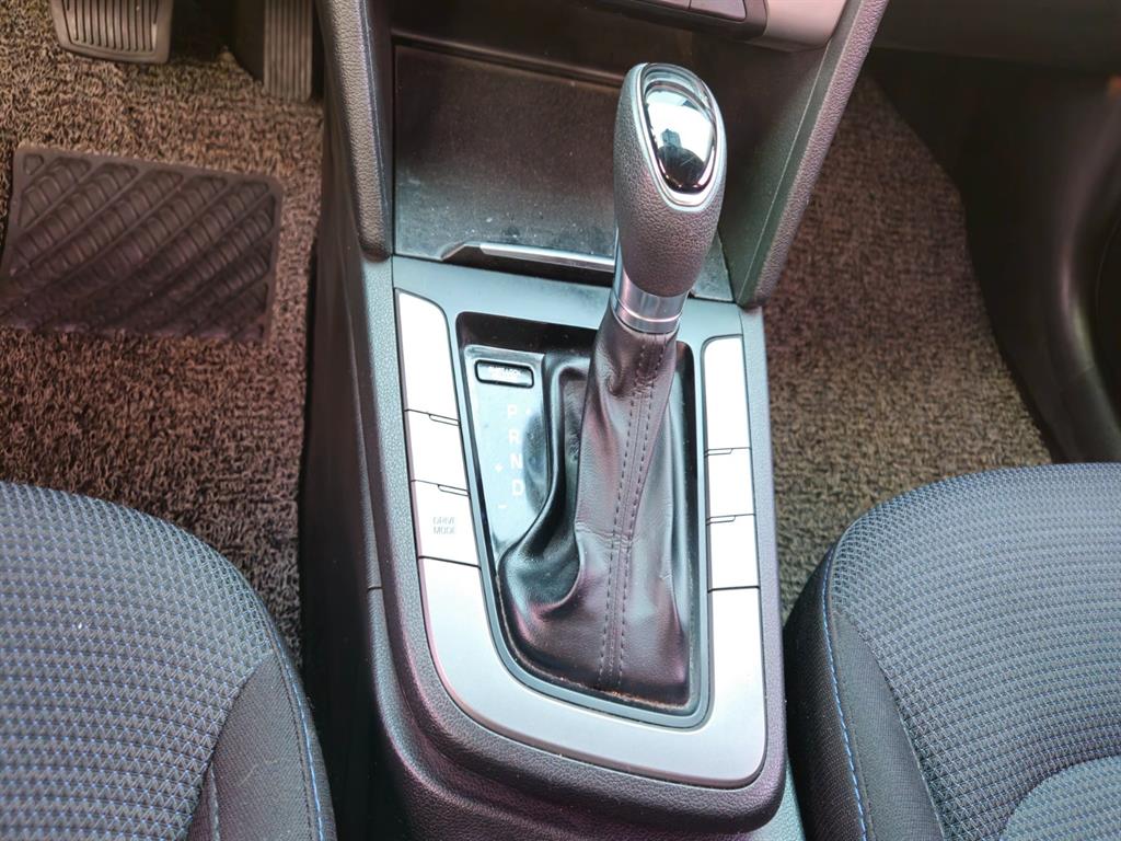 HYUNDAI Avante - Vista 9