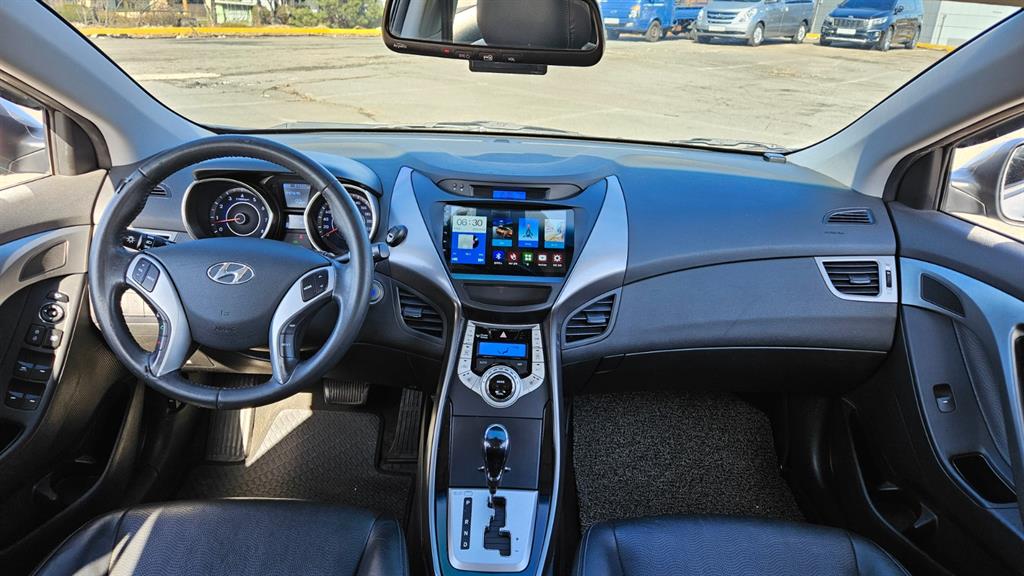 HYUNDAI Avante - Vista 7