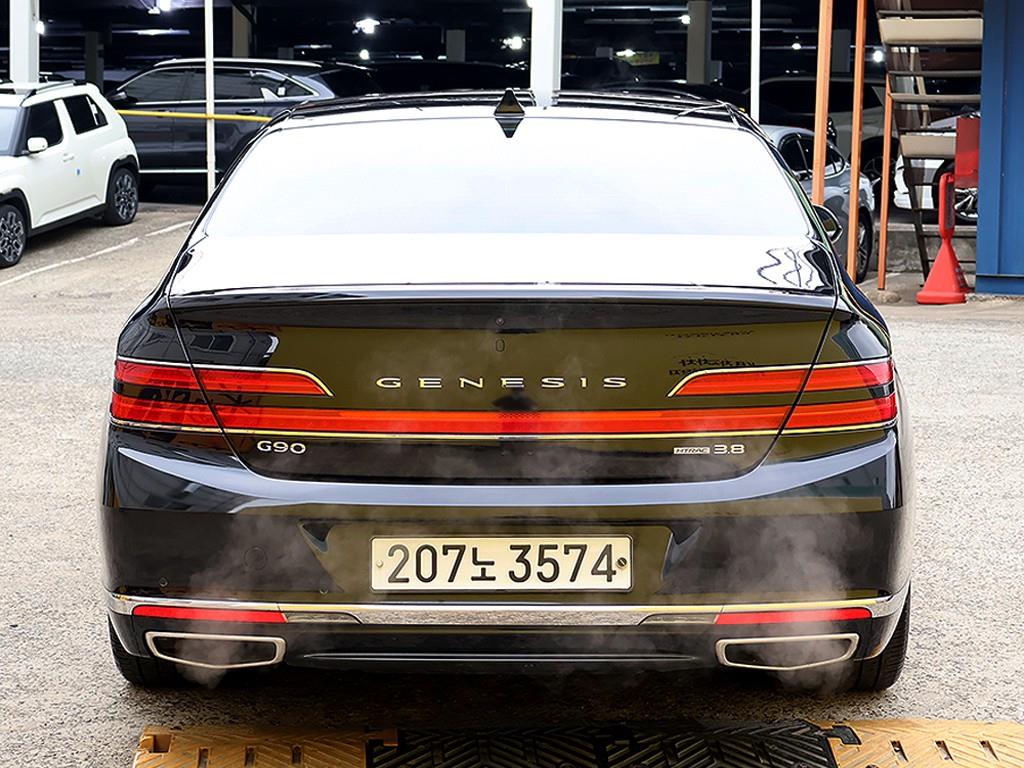 Genesis G90 - Vista 5