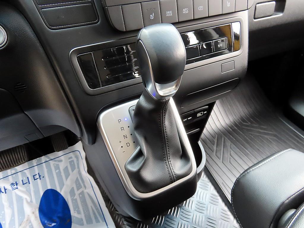 HYUNDAI Staria - Vista 11