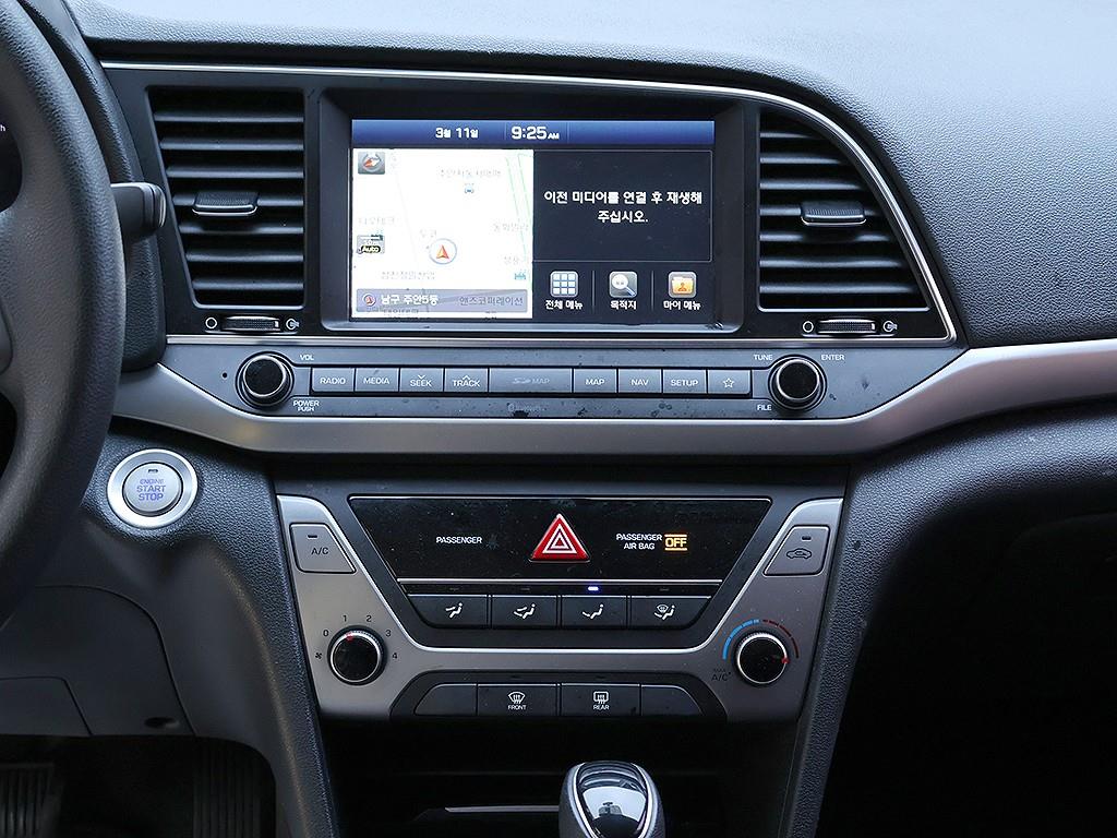 HYUNDAI Avante 2018 Blanco - Importación desde Corea - HF Imports Iquique - Foto 9