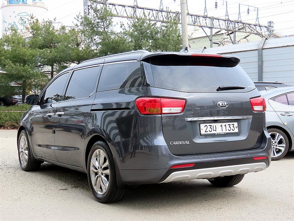 KIA Carnival - Vista 3