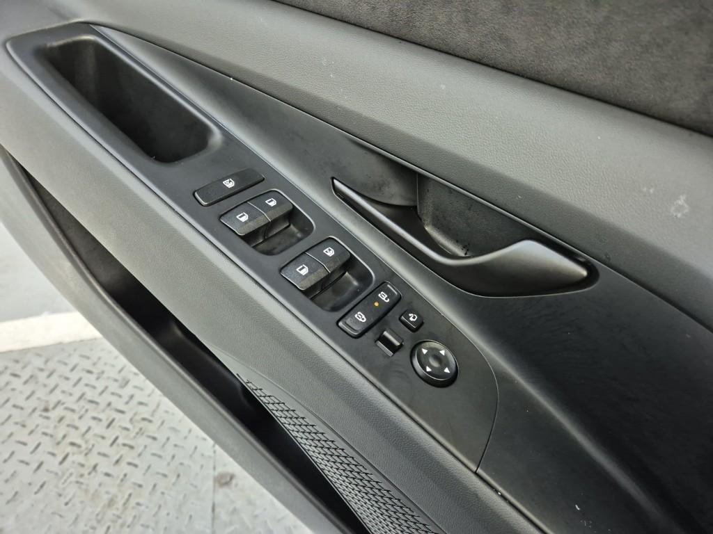 HYUNDAI Avante - Vista 4