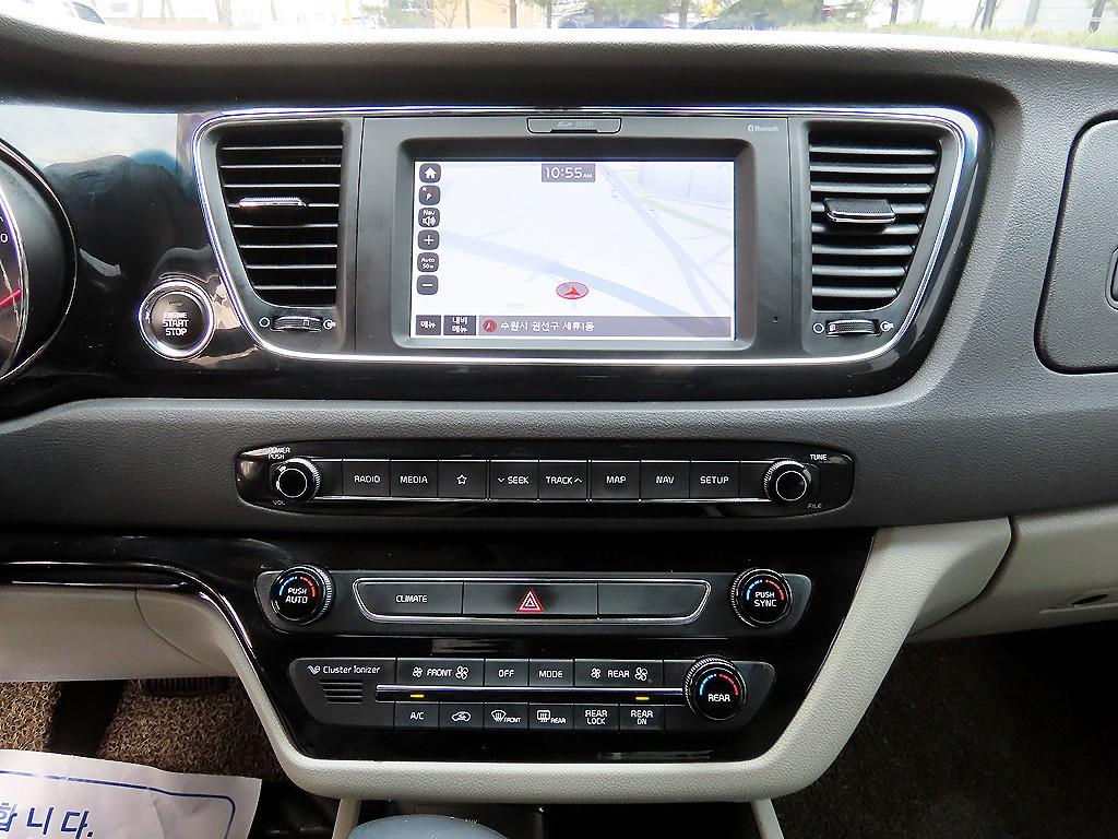 KIA Carnival - Vista 12