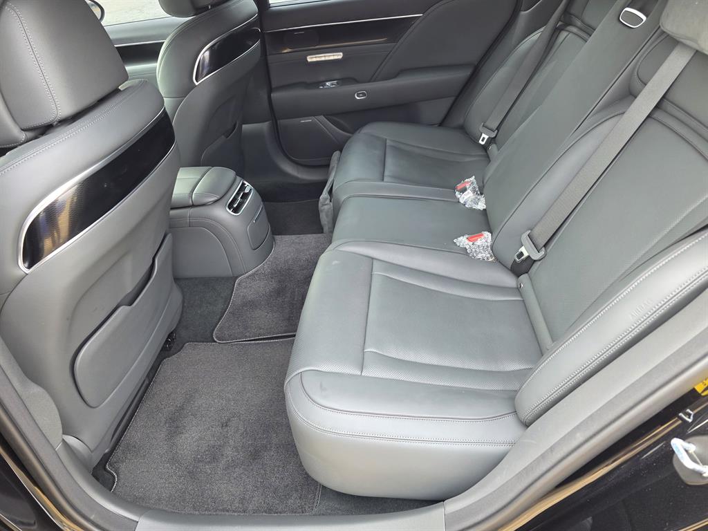 Genesis G90 - Vista 8