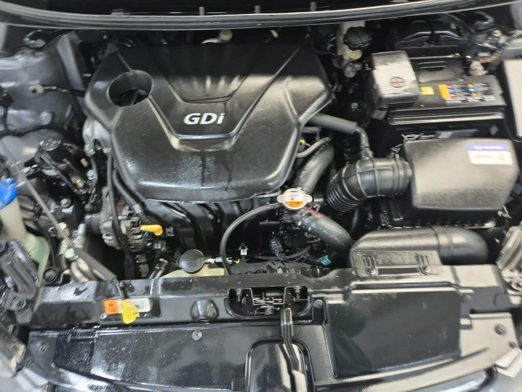 HYUNDAI Avante - Vista 5