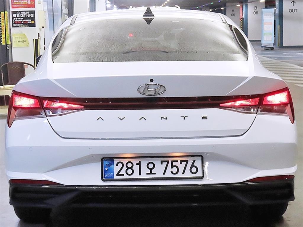 HYUNDAI Avante - Vista 5