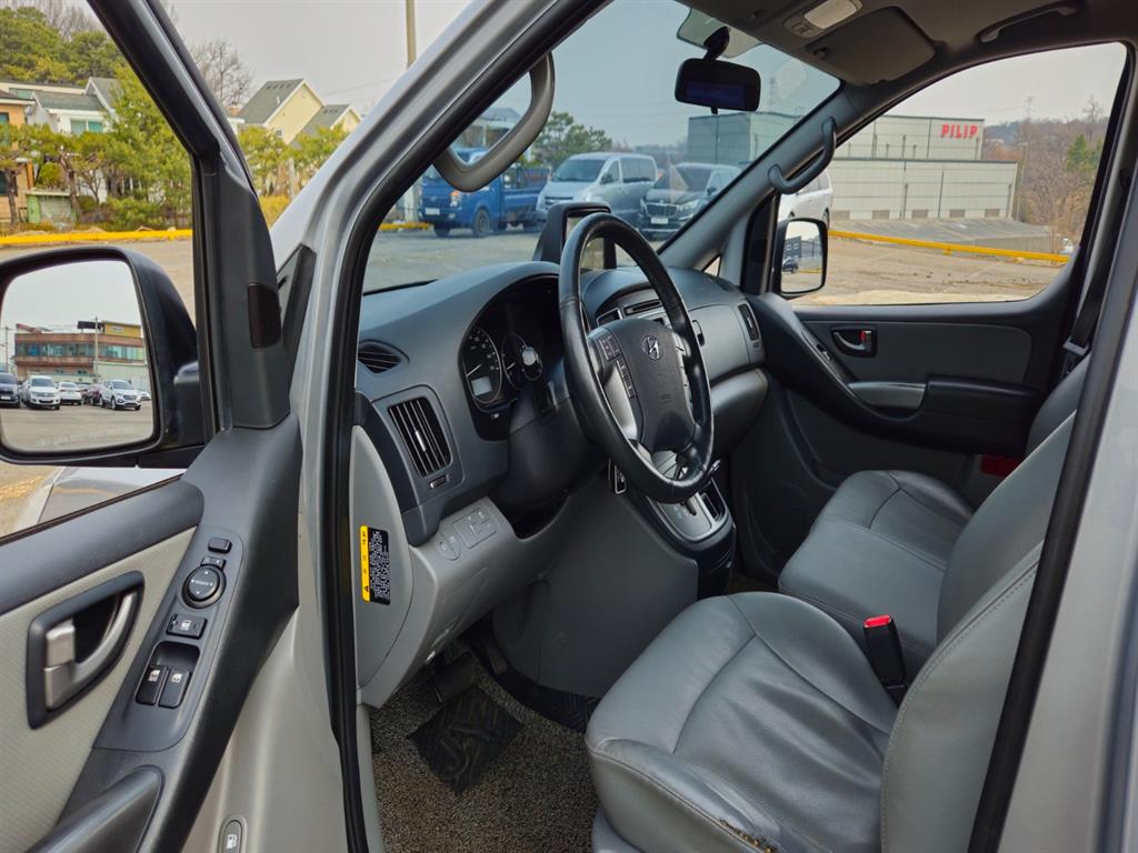 HYUNDAI Starex - Vista 10