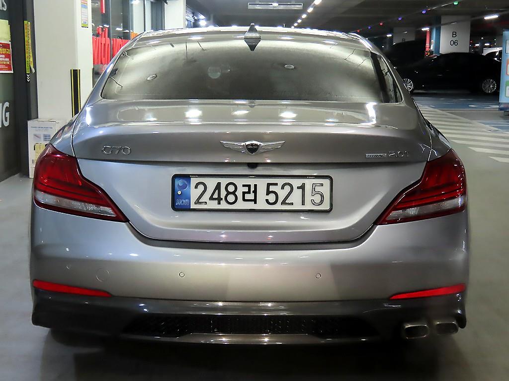 Genesis G70 - Vista 5