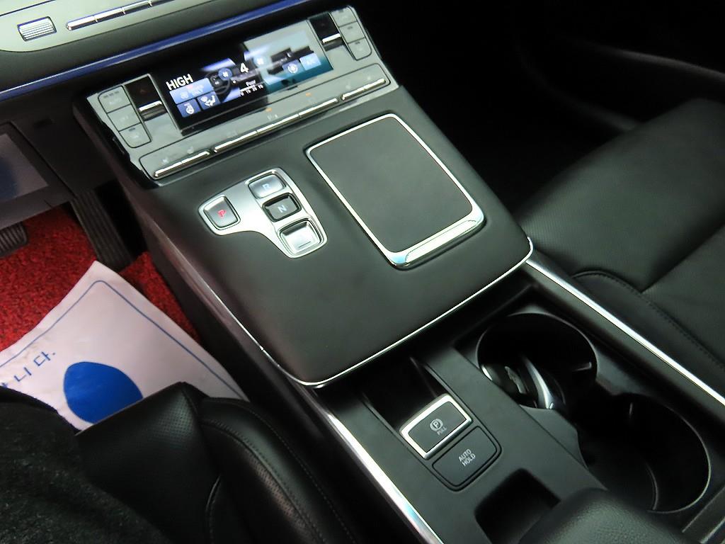 HYUNDAI Grandeur - Vista 10