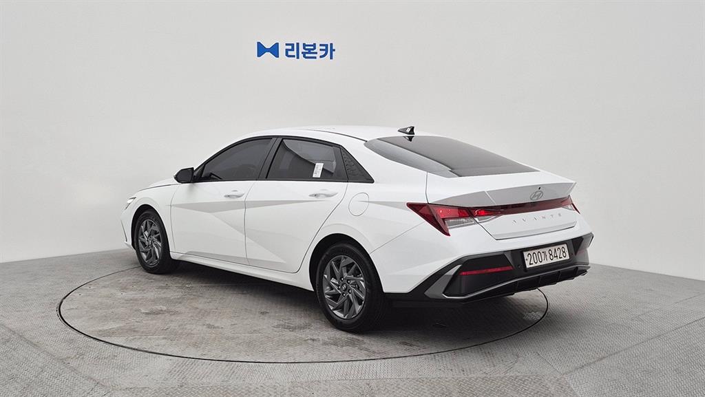 HYUNDAI Avante - Vista 4