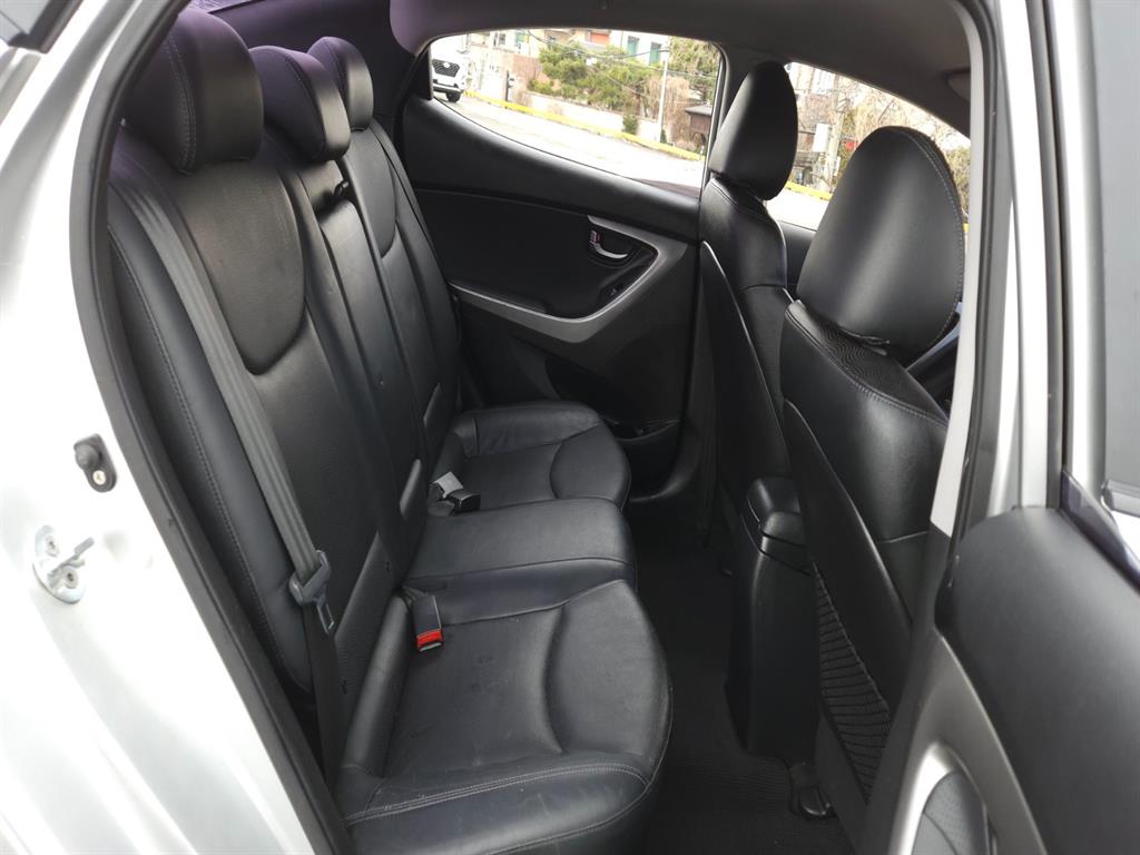 HYUNDAI Avante - Vista 12