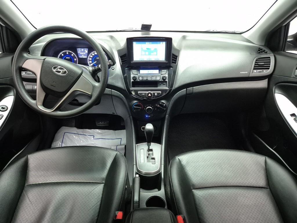 HYUNDAI Accent - Vista 7