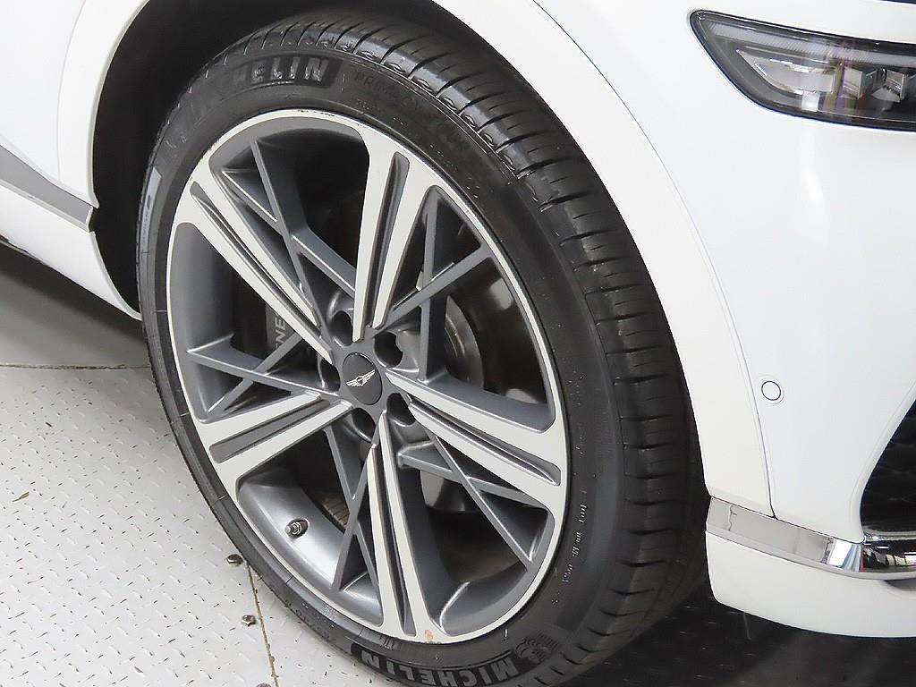 Genesis GV80 - Vista 9